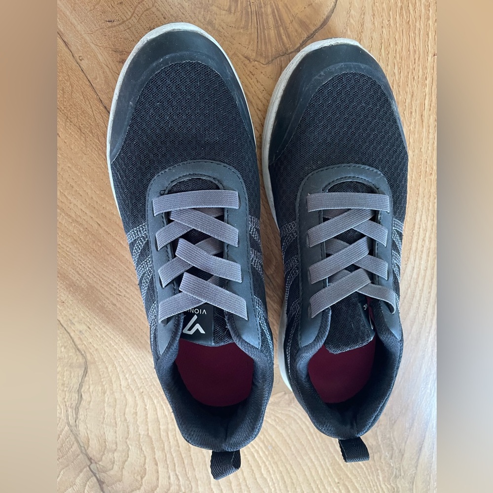 Vionic Black  Sneakers with Breathable mesh uppers Womens Sz 8